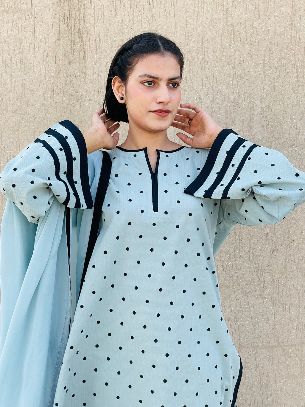 BLACK POLKA