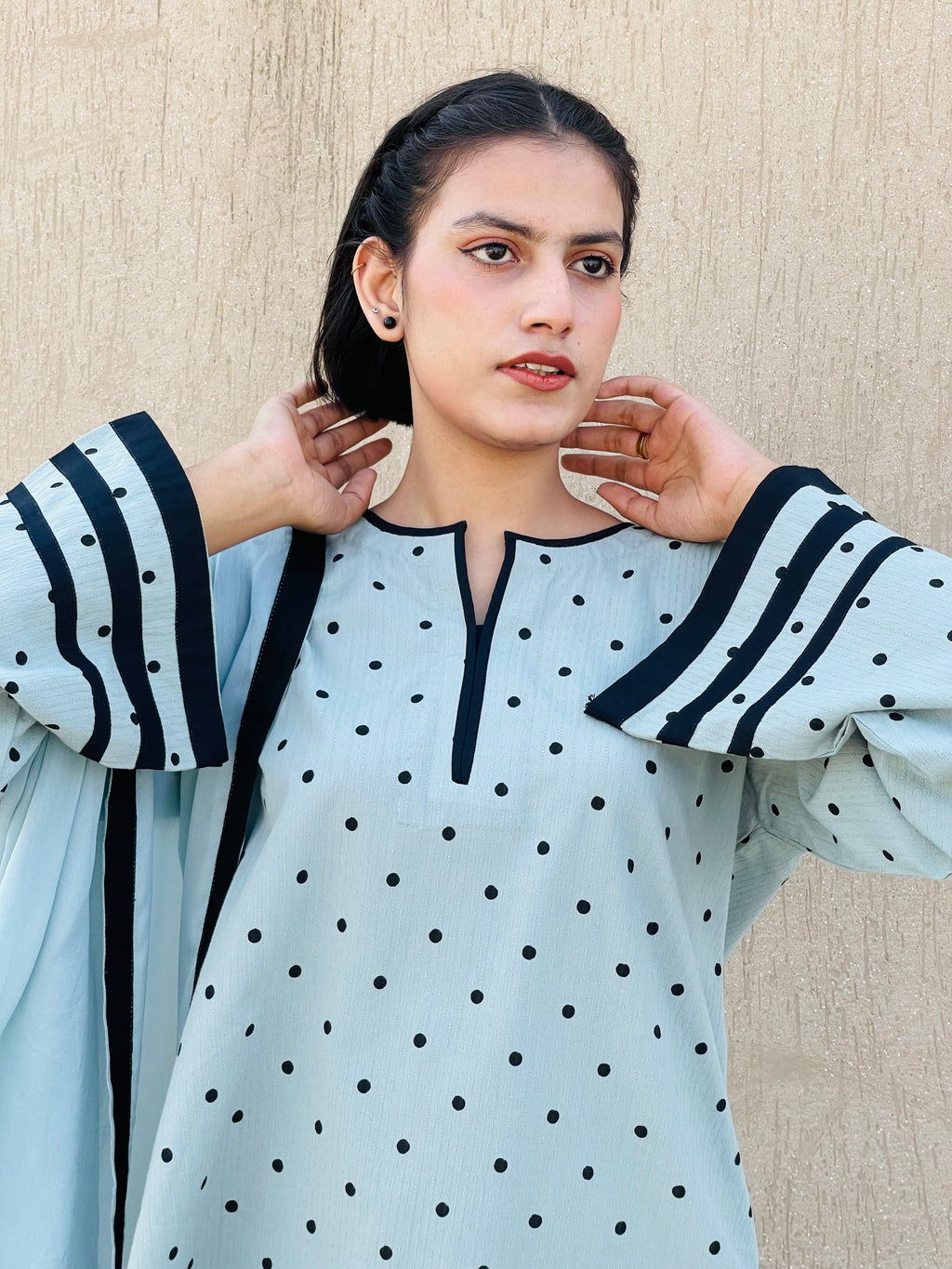 BLACK POLKA